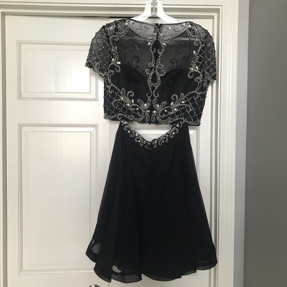 MacDougal 2 Piece Gown or Formal Dress - Picture 3 of 4